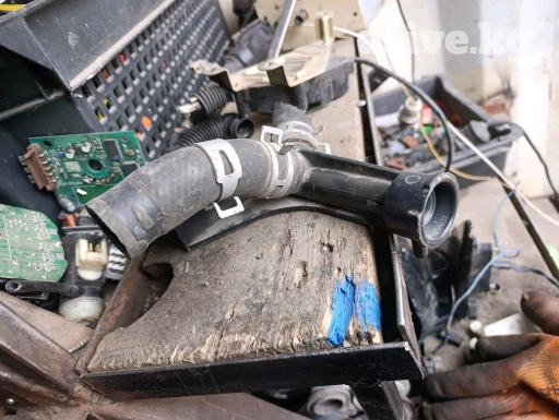 Мазда Демио 2002 до 2005 крайник радиатора