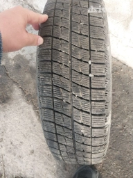 Бардык сезондук резина сатылат ?15 2 шт бар 4000 сом 2 ай эле салынган