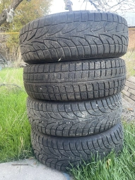 Продаю резину зимнюю 205/65-16
Состояние отличное 
1 колесо другое