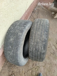 Покрышка просто грязная. А так в идеальным состоянии