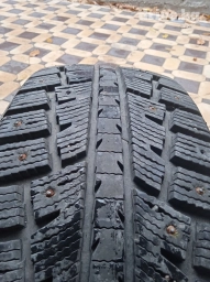 Продаю шипованую резину в отличном состоянии