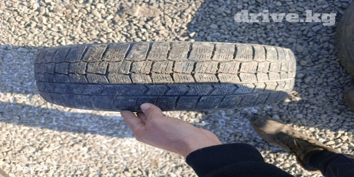 Продаю шины один с камерой дисками, размер 195/70/14, 170/70/14 цена