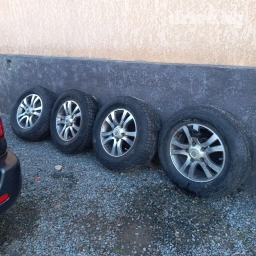 Продается зимния шина с дисками комплект цена 30000 подходит лексус