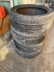 Продаю 1 комплект 17 шины и пары 18 шин 17ые из кореи 18 ые из