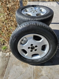 На Lexus RX300 размер 235/65/17 шина с диской лето цена 16800 сом