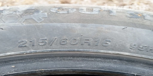 Новый протектор 99 % 215/60/16 зимний липучка
