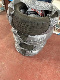 Продаю 4шт комплект летних шин 
Состояние хорошее 
Размер 225/60R R16