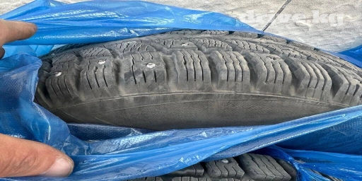 Продаю зимнюю резину шипованную. Размер: 175/65/14. Состояние