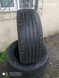 Шины размер 215/60/17. состояние среднее 3 штук Китай 1 Япония.5000сом