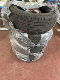 Продаю 4шт комплект летних шин 
Состояние хорошая 
Размер 225/60 R16