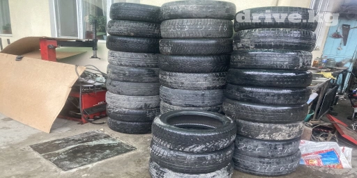 Продам колеса 500 сом размеры летние 215/55/17 1 шт 215/60/17 пара