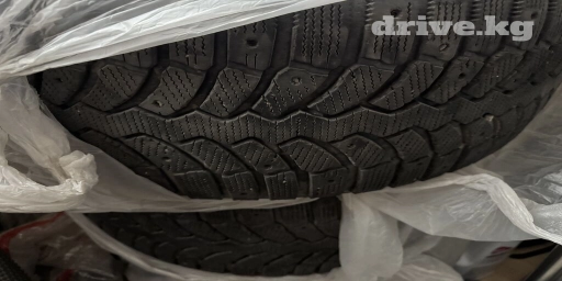 Шины 255 / 45 / R 18, Зимняя шипованная, Б/у, Комплект, Легковые, Bridgestone