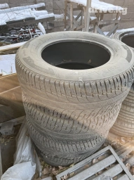 Продаю зимний комплект шин R18.Использовались только 1 сезон