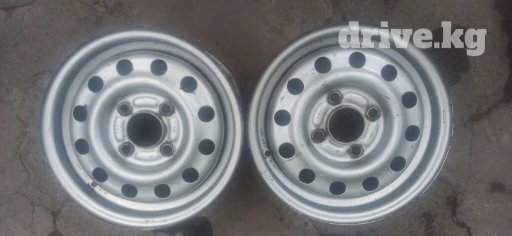 Продаю диски для ВАЗ и для FORD диаметр R 13, парная осталась для