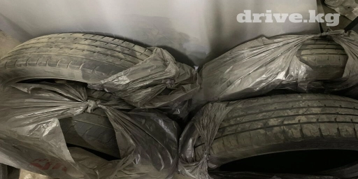 Продаю летние шины 215/55 R17 2016года Комплект DUNLOP Протекторы