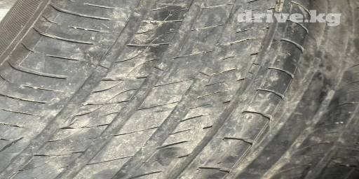 255/50/19 летние 2 штуки 285/45/19 летний 1 штук Без шишек без