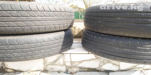 Продаю две пары летних шин 235/65/R17. Пара Nexen, пара Dunlop