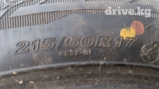 Резина летняя, размер R 17 215/60 состояние отличное, почти новый