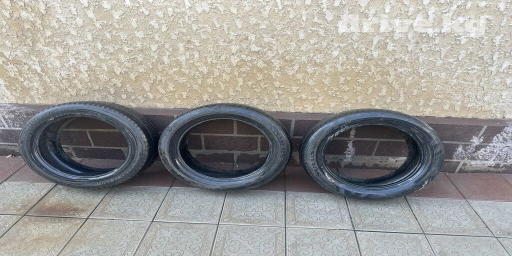 Продаю 
3 резины 215/55/17
Состояние:нормальное
Цена 2500 
мини торг