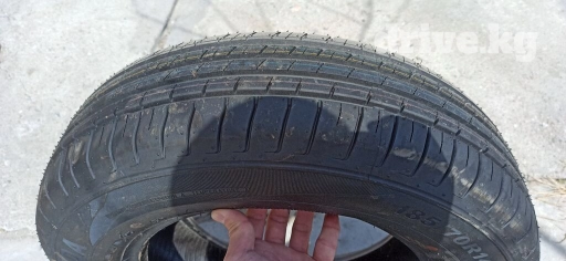 Продаю комплект шин летние новые