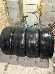 Комелект летний 285-45-r21 в хорошем состоянии 3 штуки одной фирмы