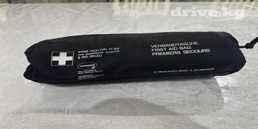 Продаю оригинальную аптечку на 211 мерс 2000