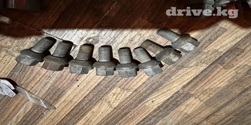 Болты на мерседесе разные за 1шт 100сом