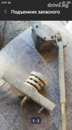 Подъемник запасного колеса,лифт в рабочем состоянии на Тойота сюрф
