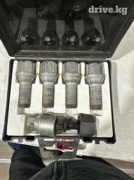 Продам болты секретки оригинал 🇩🇪 
На Mercedes Benz