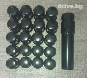 Подаю колёсные гайки. М12 шаг 1.5. в комплекте 20 шт и головка