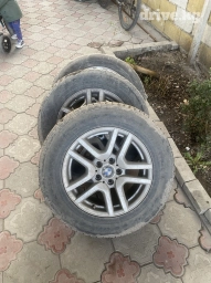 Колеса в сборе 235 / 65 / R 17, Всесезонная, Б/у, Комплект, Литые, отверстий - 5