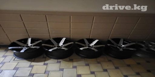 Литые Диски R 17 Vossen, Комплект, отверстий - 5, Б/у