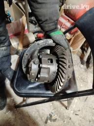 Передний и задний редуктор Toyota Ленд Крузер 37 ÷9 . задний нужно