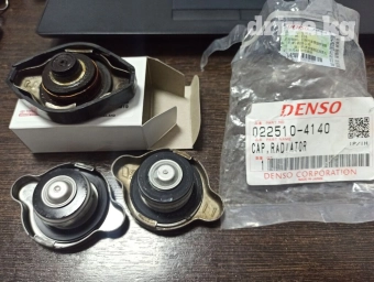 Крышки радиатора оригинал! все вместе