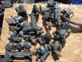 Продаю клапана печки и насос циркуляционный на Мерседес