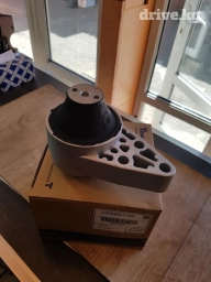 Подушка коробки передач Mazda 2001 г.