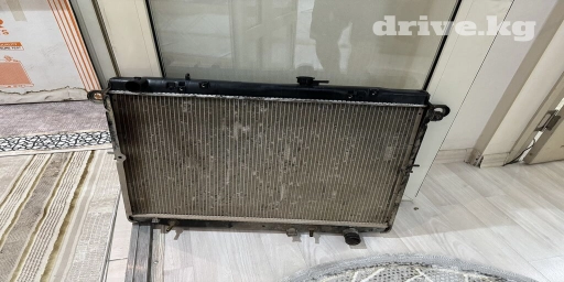 Радиатор Land Cruiser 100 v8 Б/у . Было замена пластика крышки