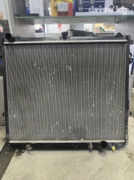 Радиатор охлаждения на LX570
Б.У. в отличном состоянии