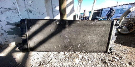 Продается радиатор на Рекс, автомат, оригинал, не течет, целый