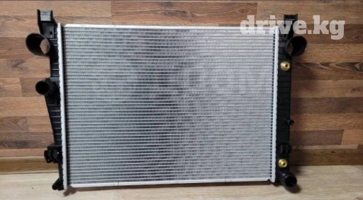 Продаю радиатор Оригинал Германия Mercedes Benz 220;210 M113