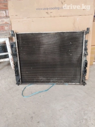 Радиатор б/у от МЛ350 рабочий оригинал в отличном состоянии, прошу