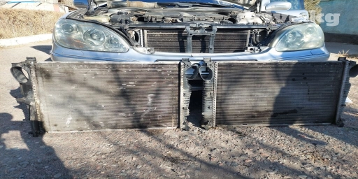 Продаю радиатор мерседес 220кузов оригинал 2шт прошу 5000сом