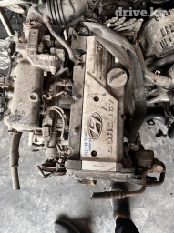 Продаю мотор от Хундай привозной из Европы автозапчасти моторы коробки