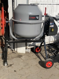 Бетоносмеситель 
Литр 180 
Мощность двигателя 850ват