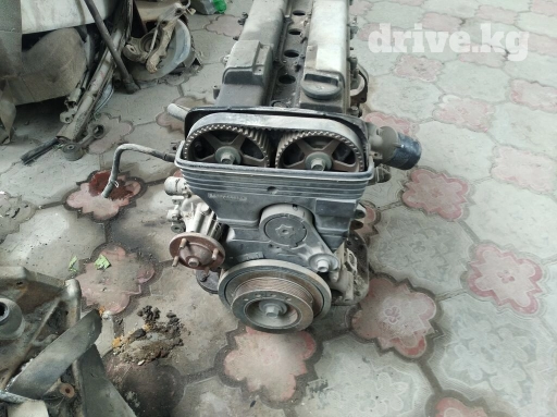 Продаю на запчасти двигатель на Тойоту КраунМарк,2.есть все
