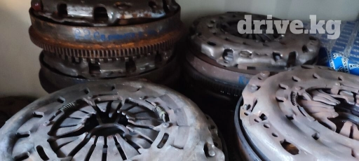 Махавик спринтер только на 2.2 рекс и сди продаю только в комплекте