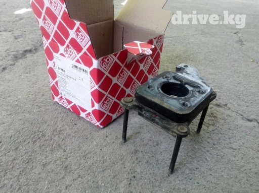 Фланец моновпрыска Golf 3 (одевается на коллектор, сверху крепился сам