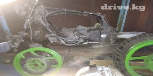 Кавасаки gpz750. После не сильного но ДТП. Разобран на ремонт. Раму с