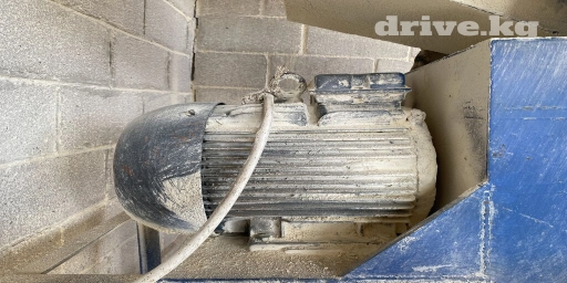 Продаю мотор на мельницу в отличном состоянии советский 15клвт 3 тыс