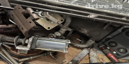 Продается мотор Автобуса коробка передач, ходовой запчасти, сидения